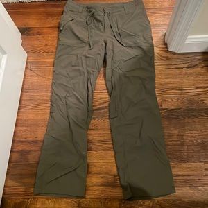 The North Face light weight pant. Olive green in color. Size 8.